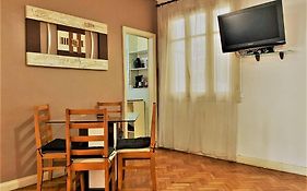 Apartamento Com Dois Quartos Na Orla De Copacabana
